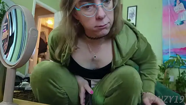 Linzy 19 online show from 01/15/26, 02:42