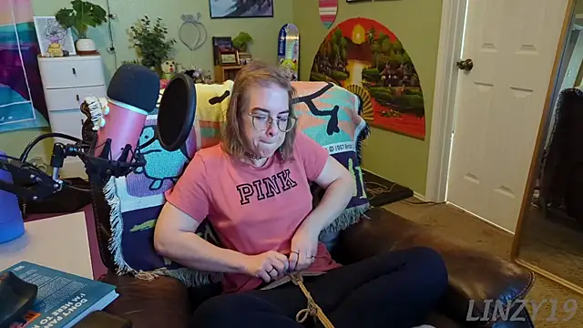 Linzy 19 online show from 03/18/25, 03:22