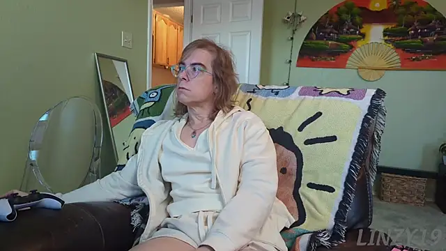 Linzy 19 online show from 09/22/25, 01:28