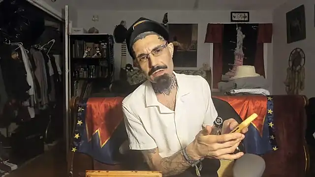 Snapshot of RoosterWabbit chatting on 03/08/25, 05:38 RoosterWabbit online show from 03/08/25, 05:38