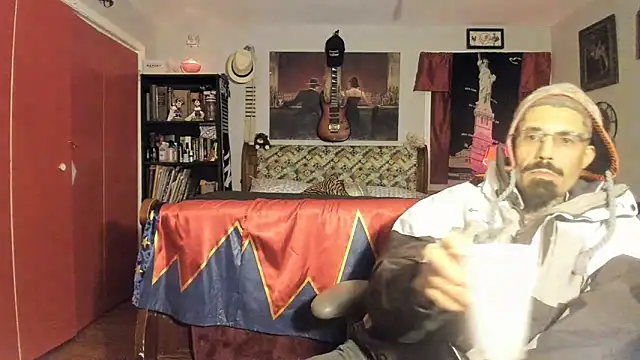 Snapshot of RoosterWabbit chatting on 03/10/25, 12:39 RoosterWabbit online show from 03/10/25, 12:39