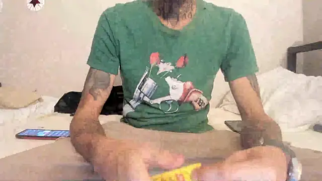 Snapshot of RoosterWabbit chatting on 10/25/25, 10:47 RoosterWabbit online show from 10/25/25, 10:47