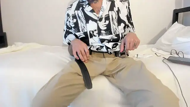 Snapshot of RoosterWabbit chatting on 09/24/25, 08:59 RoosterWabbit online show from 09/24/25, 08:59