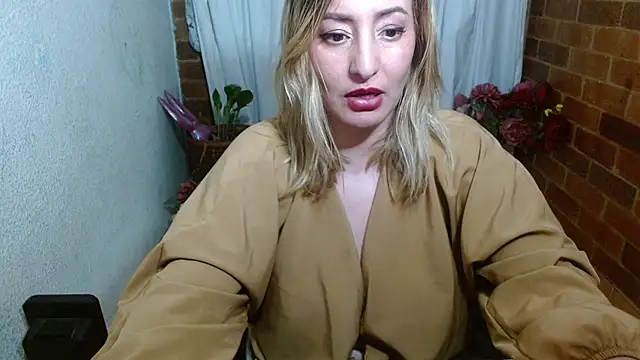 Snapshot of rashellroses22 chatting on 02/08/25, 01:32 rashellroses22 online show from 02/08/25, 01:32