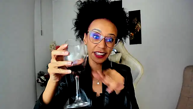 Snapshot of ScarlettMalbec chatting on 03/21/25, 12:07 ScarlettMalbec online show from 03/21/25, 12:07