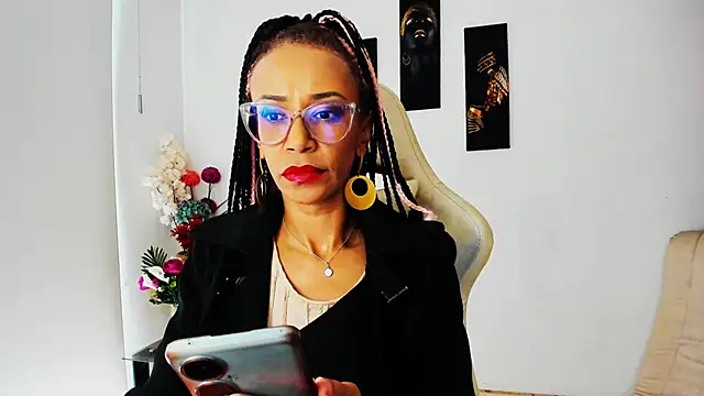 Snapshot of ScarlettMalbec chatting on 02/21/25, 08:05 ScarlettMalbec online show from 02/21/25, 08:05