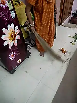 COUPLLE VILLAGE online show from 11/15/25, 03:10