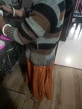 COUPLLE VILLAGE online show from 11/28/25, 02:45