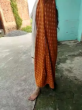 COUPLLE VILLAGE online show from 10/25/25, 02:44