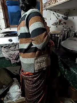 COUPLLE VILLAGE online show from 02/02/26, 04:33