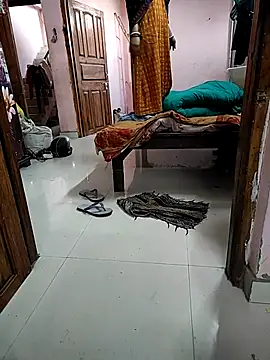 COUPLLE VILLAGE online show from 11/18/25, 03:10