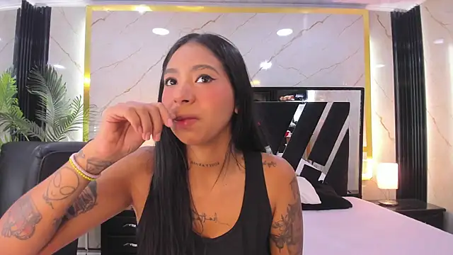 Snapshot of Lia-Anahiz chatting on 03/13/25, 03:54 Lia-Anahiz online show from 03/13/25, 03:54