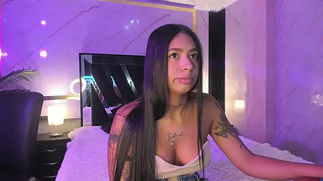 Snapshot of Lia-Anahiz chatting on 11/29/25, 02:01 Lia-Anahiz online show from 11/29/25, 02:01