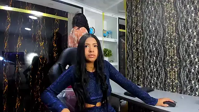 Snapshot of Lia-Anahiz chatting on 03/21/25, 12:40 Lia-Anahiz online show from 03/21/25, 12:40