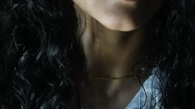 -AyeshaSinghania- online show from 04/25/26, 12:30