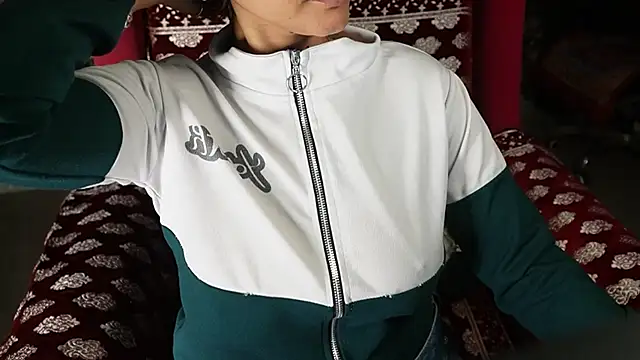 Snapshot of -AyeshaSinghania- chatting on 02/11/25, 04:56 -AyeshaSinghania- online show from 02/11/25, 04:56
