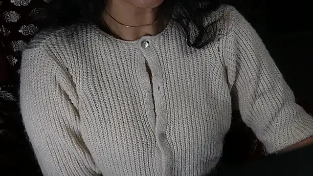 Snapshot of -AyeshaSinghania- chatting on 02/17/25, 10:40 -AyeshaSinghania- online show from 02/17/25, 10:40