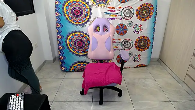 daleska ayala 1 online show from 01/13/26, 04:00