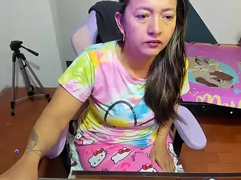 daleska ayala 1 online show from 10/27/25, 01:34