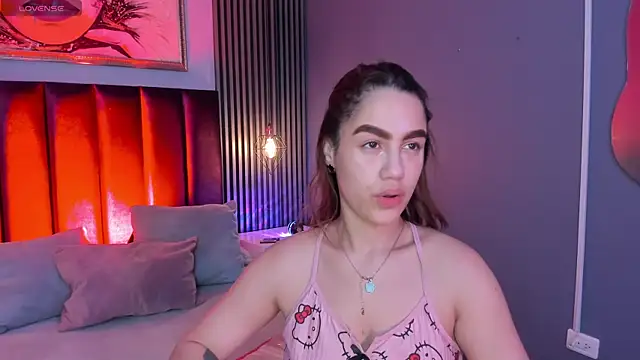 emily roberts1 online show from 12/18/25, 12:31