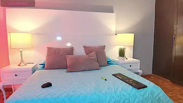 emily roberts1 online show from 09/18/25, 10:13