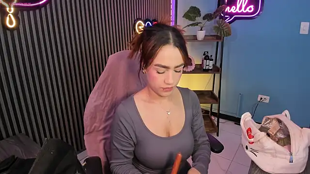 emily roberts1 online show from 10/30/25, 04:22