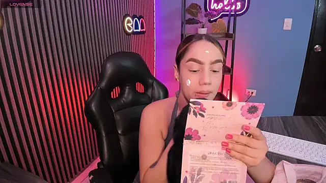 emily roberts1 online show from 11/05/25, 04:59