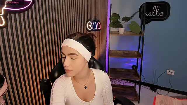 emily roberts1 online show from 12/16/25, 09:30