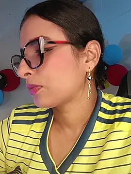 Snapshot of Alizon_1 chatting on 06/27/26, 04:46 Alizon 1 online show from 06/27/26, 04:46