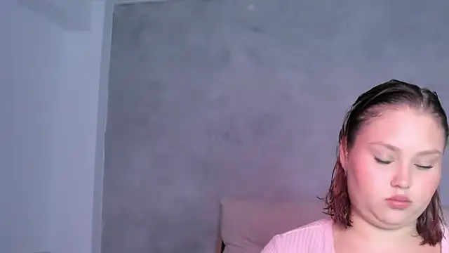 YuliCardona  online show from 06/25/26, 07:30