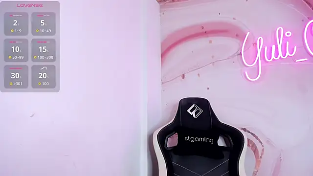 YuliCardona  online show from 10/29/25, 04:44