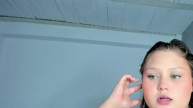 YuliCardona  online show from 06/12/26, 10:18