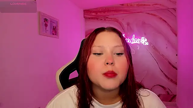 YuliCardona  online show from 11/05/25, 05:05