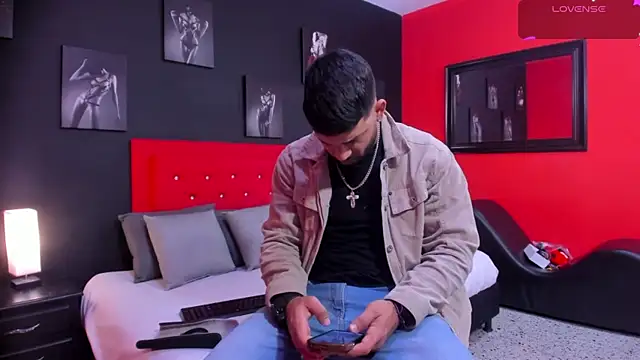 Thiagogomez online show from 12/15/25, 12:22