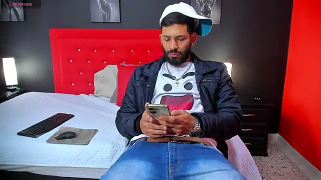 Snapshot of Thiagogomez chatting on 01/04/25, 12:49 Thiagogomez online show from 01/04/25, 12:49
