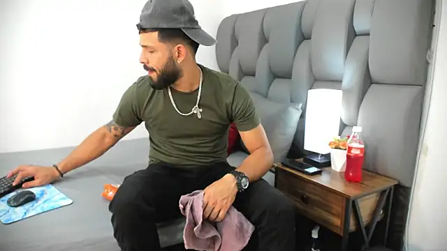 Thiagogomez online show from 03/25/26, 07:13