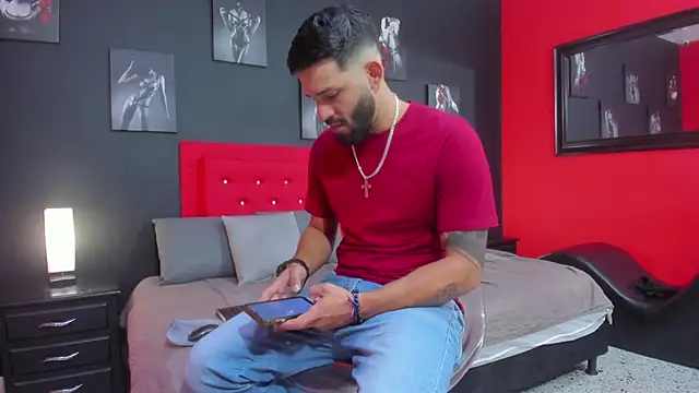 Snapshot of Thiagogomez chatting on 10/17/25, 12:29 Thiagogomez online show from 10/17/25, 12:29