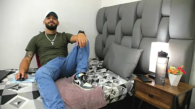 Thiagogomez online show from 03/19/26, 07:14