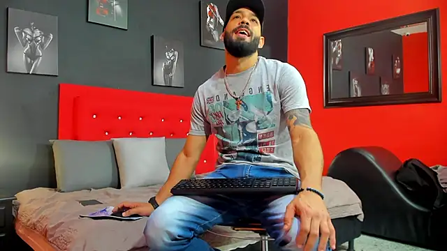 Snapshot of Thiagogomez chatting on 09/23/25, 12:23 Thiagogomez online show from 09/23/25, 12:23