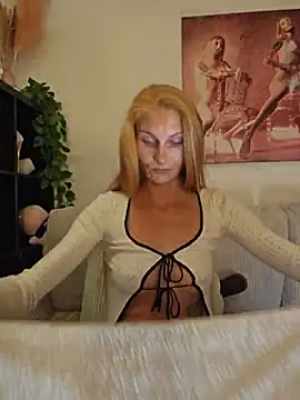 LessiaMia online show from 05/18/26, 07:40