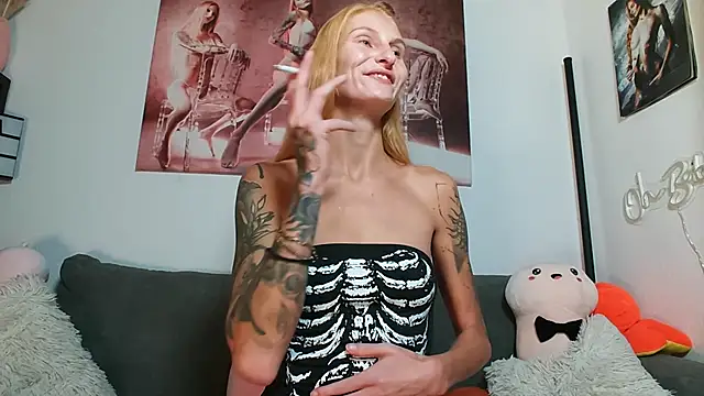 Snapshot of LessiaMia chatting on 10/18/25, 04:42 LessiaMia online show from 10/18/25, 04:42