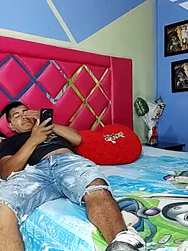 ViolettAndCandy online show from 12/17/25, 03:06