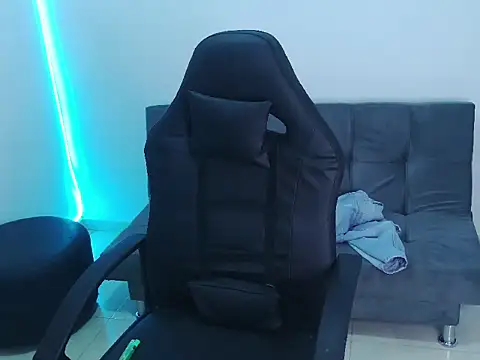 hot king20 online show from 12/18/25, 04:28