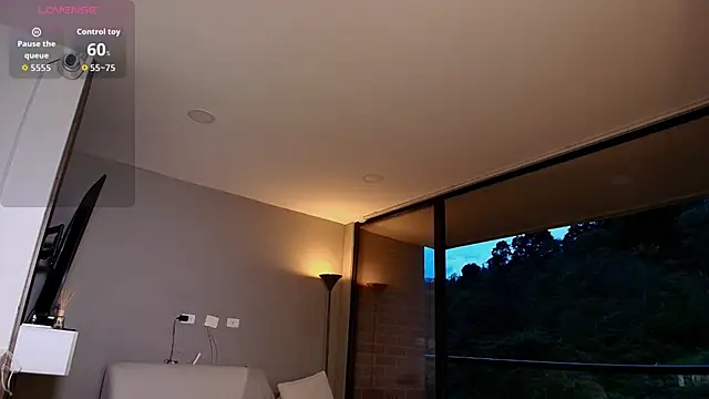 Helenbronwx online show from 11/28/25, 10:43