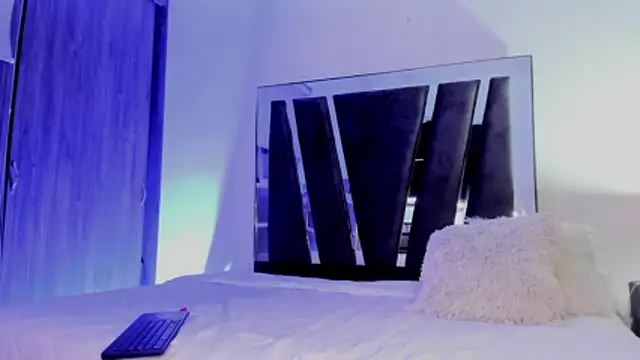 HollyEvanz online show from 03/07/26, 01:34