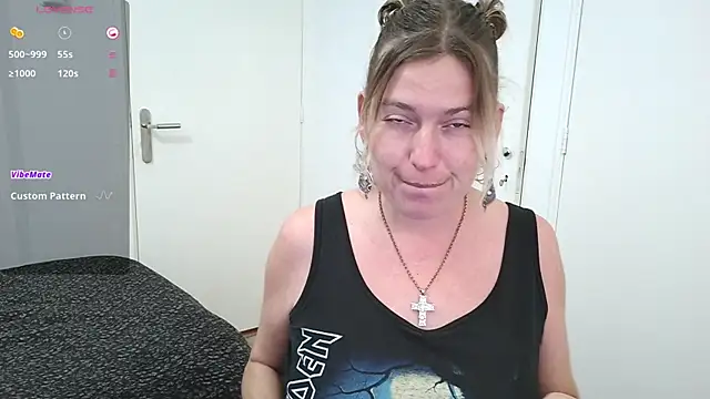 Snapshot of cumfun chatting on 12/04/25, 01:32 cumfun online show from 12/04/25, 01:32