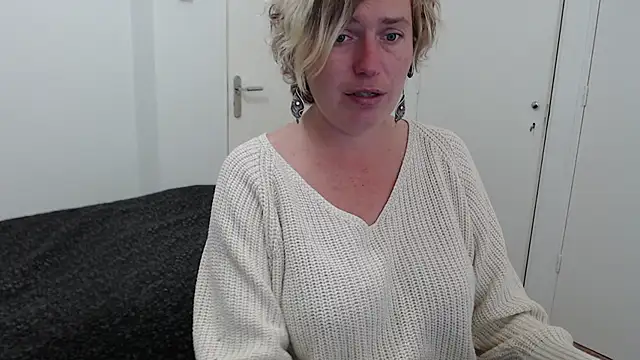 Snapshot of cumfun chatting on 10/21/25, 09:09 cumfun online show from 10/21/25, 09:09