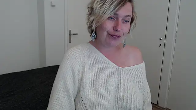 Snapshot of cumfun chatting on 10/20/25, 09:04 cumfun online show from 10/20/25, 09:04