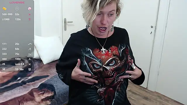 Snapshot of cumfun chatting on 11/10/25, 10:26 cumfun online show from 11/10/25, 10:26