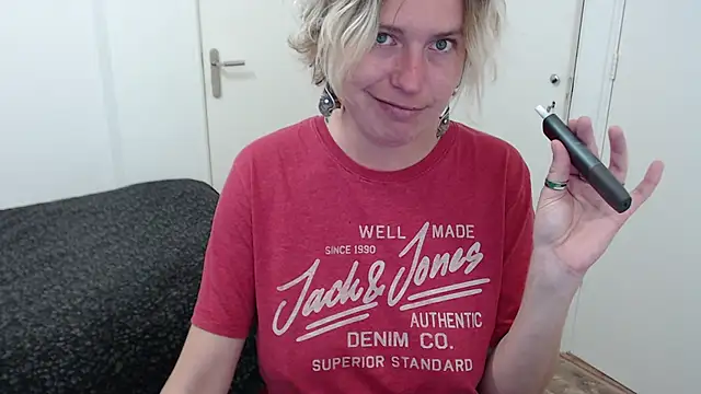 Snapshot of cumfun chatting on 10/30/25, 08:34 cumfun online show from 10/30/25, 08:34